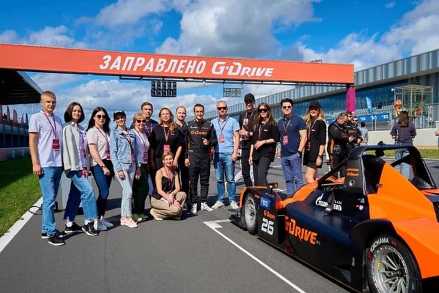 «Уралнефтепродукт» посетила автоспортивный фестиваль GARAGE FEST при поддержке бренда G-Drive